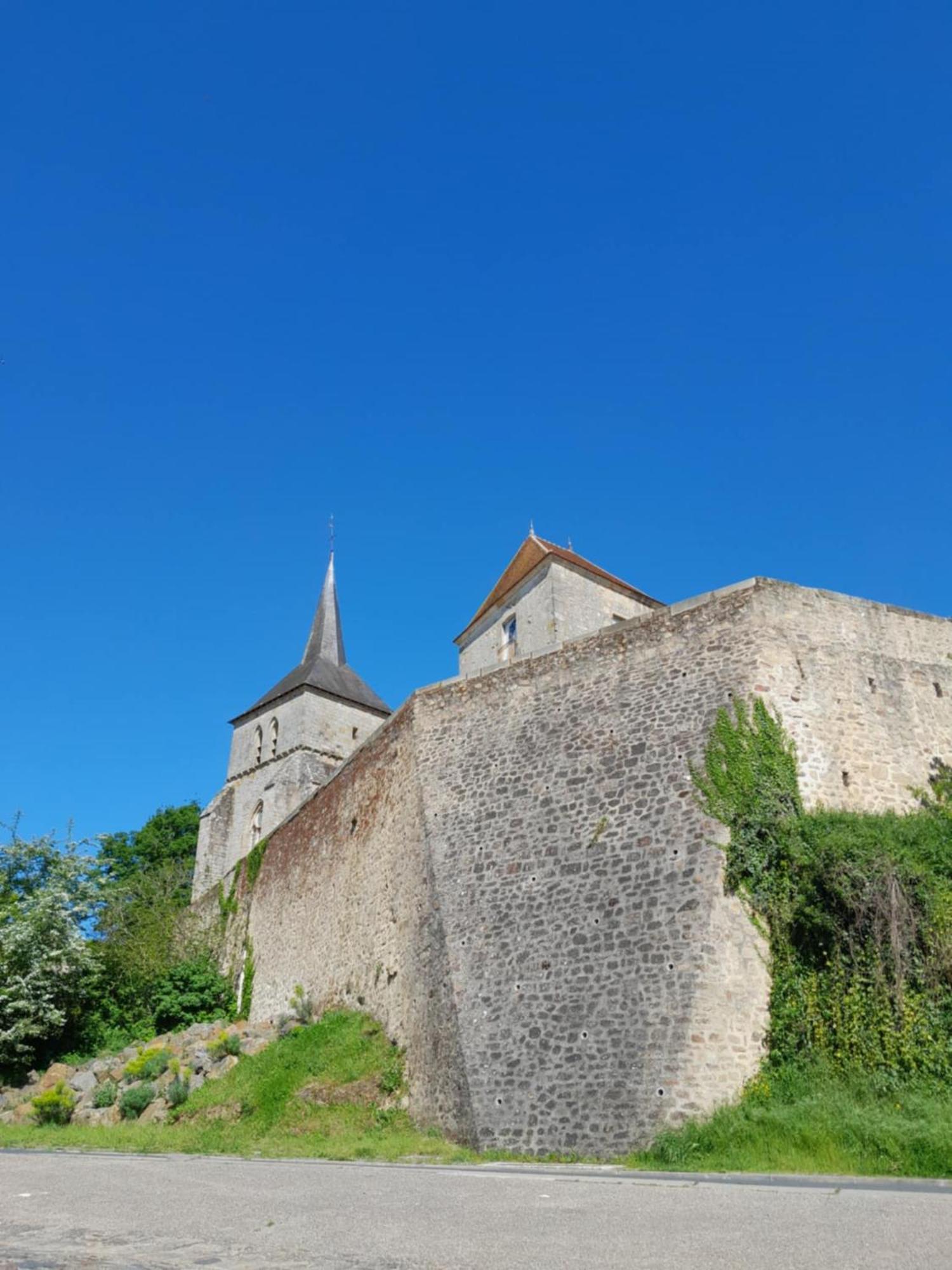 Gite "La Petite" Saint-Benoit-du-Sault Exterior photo